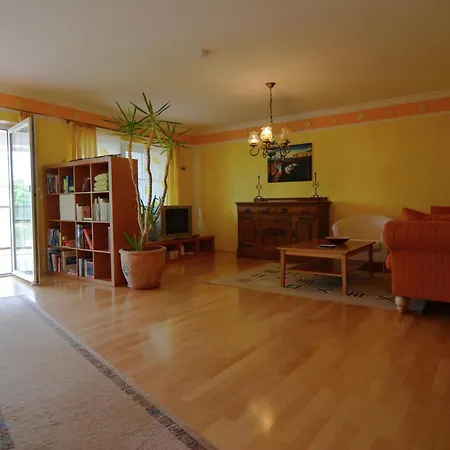Holiday home Luxurious Holiday In T Nnesberg With Garden